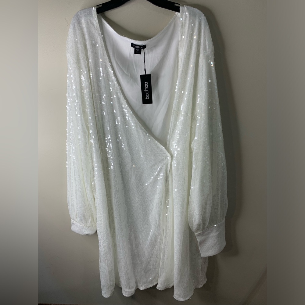 Women’s NWT 22 boohoo White Plus Size Sequin Wrap Dress Bridal Bachelorette trip